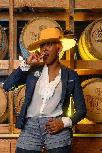 mobile - carousel-hero-element image-6